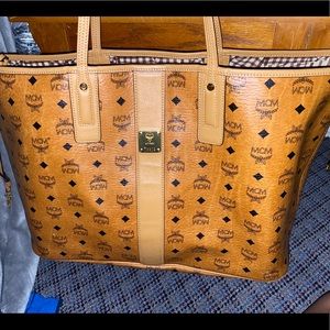 LARGE MCM BEIGE ❤️